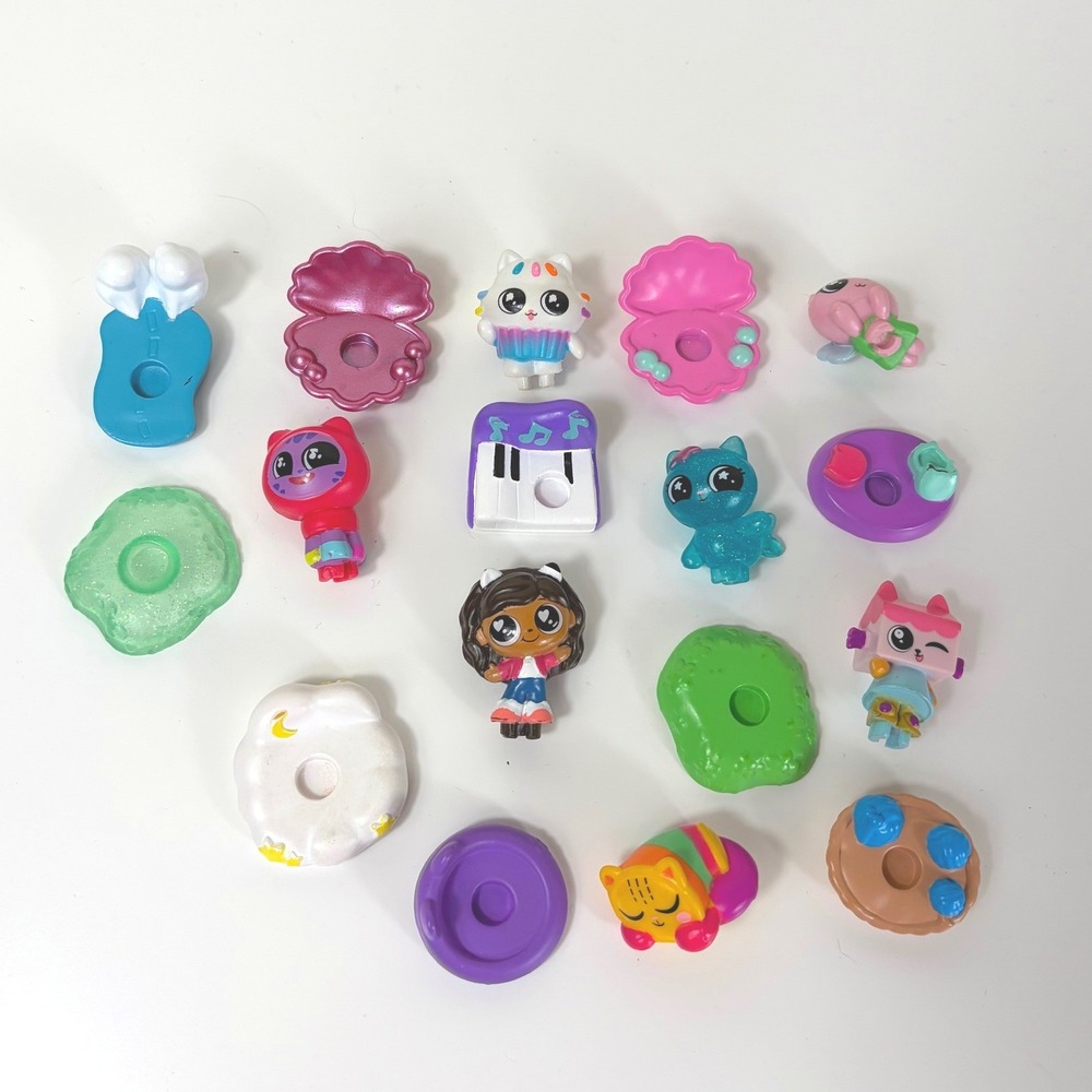 Gabby's Dollhouse Mini's and Stands Lot Pillow Cat